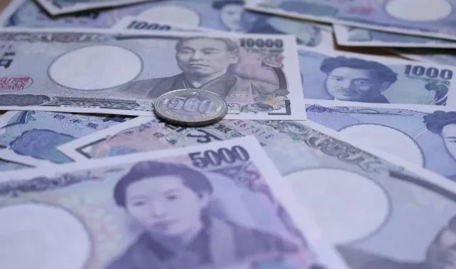 Tumpukan uang koin Yen Jepang.