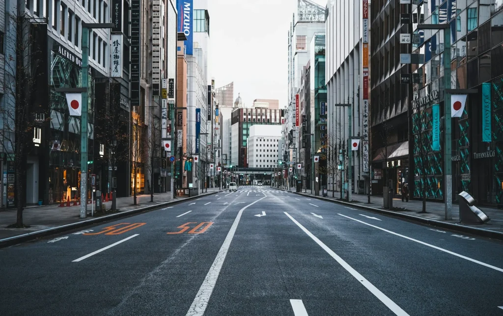 Pemandangan malam hari di distrik bisnis Marunouchi, Tokyo.