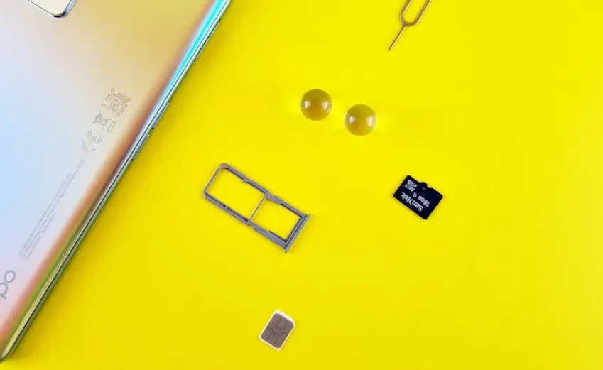 Kartu SIM prabayar dan perangkat Pocket WiFi.