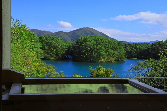 Pemandian air panas outdoor di Jepang