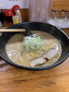 【実食レビュー】信玄ラーメン、深夜でも行列の人気店の正直な感想