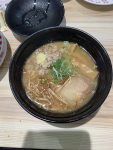 スシロー「すみれ」監修札幌濃厚みそラーメンは本当に旨い？実食レビュー